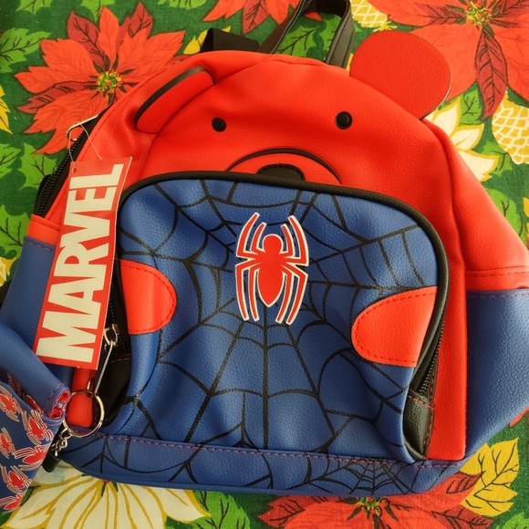 Marvel Spiderman Red Bear Mini Backpack w/air pod case NWT! - Picture 5 of 5